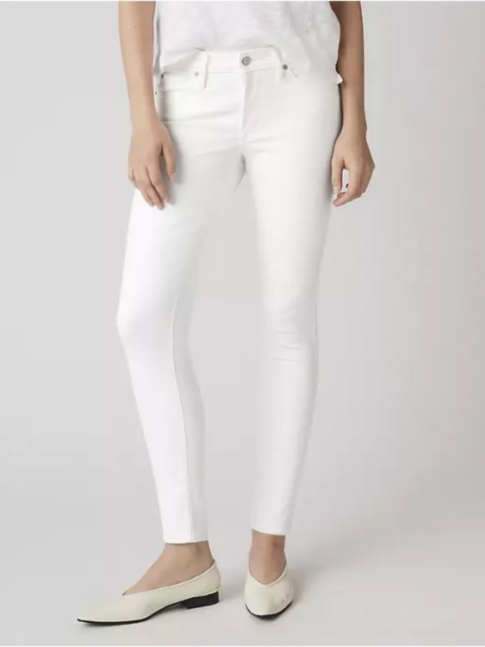Levi's 711 skinny jeans in white denim women’s size 32
